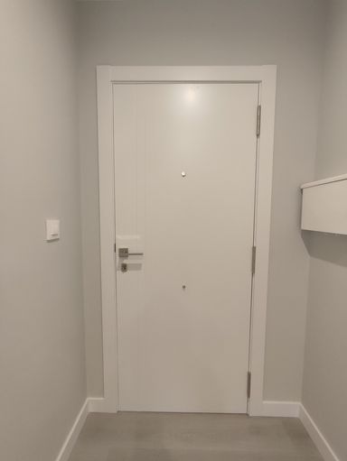Puerta de entrada interior lacada